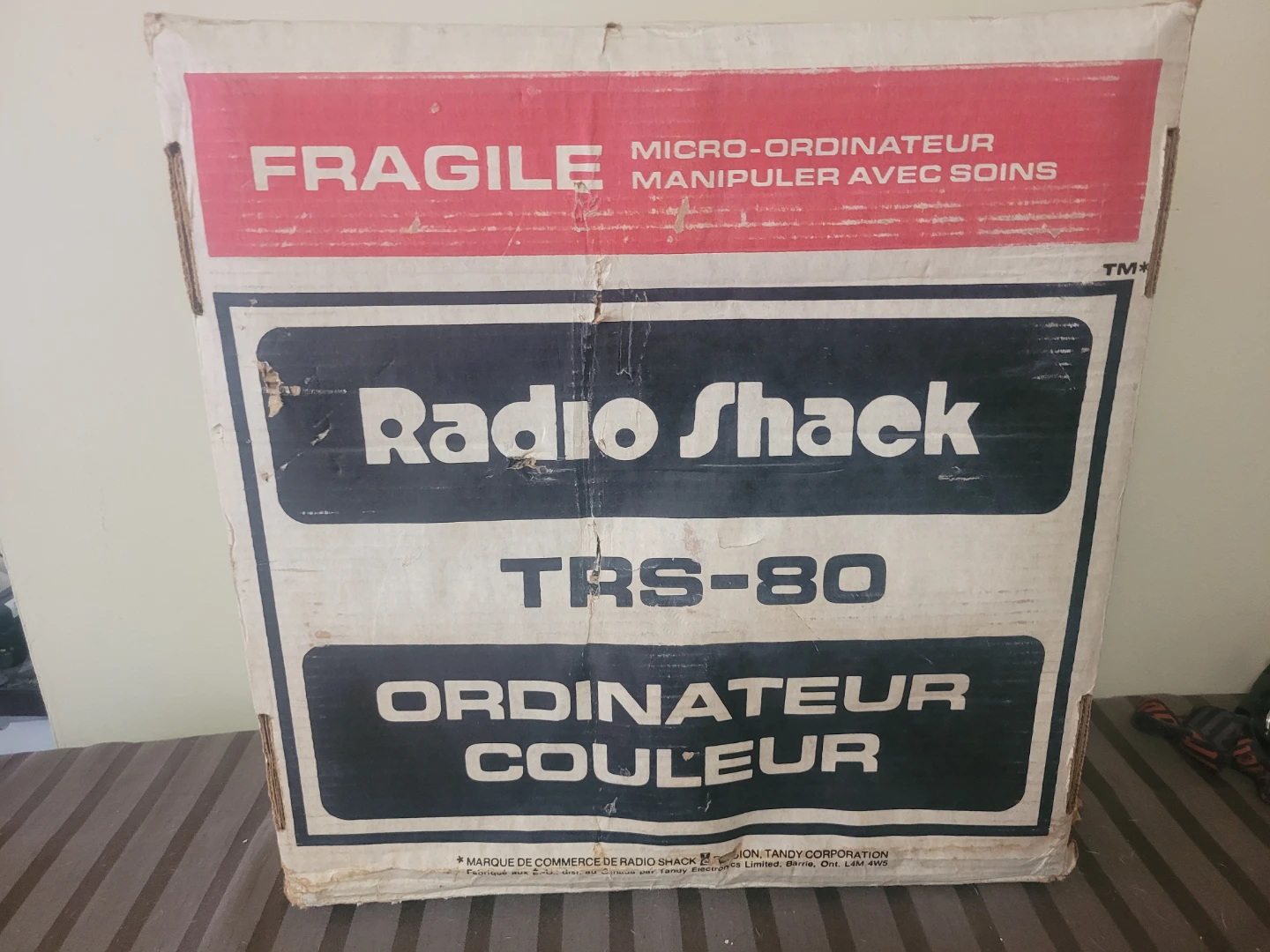 Vintage Radio Shack TRS-80 Colour Computer with Manuals - photo 4