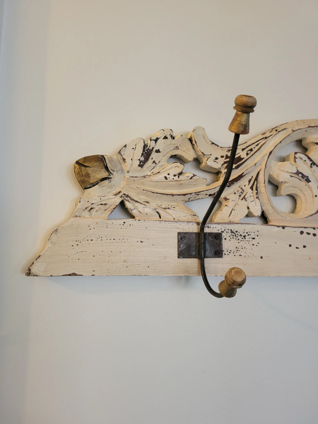 Ornate Distressed Cream Wood Coat Rack - photo 2