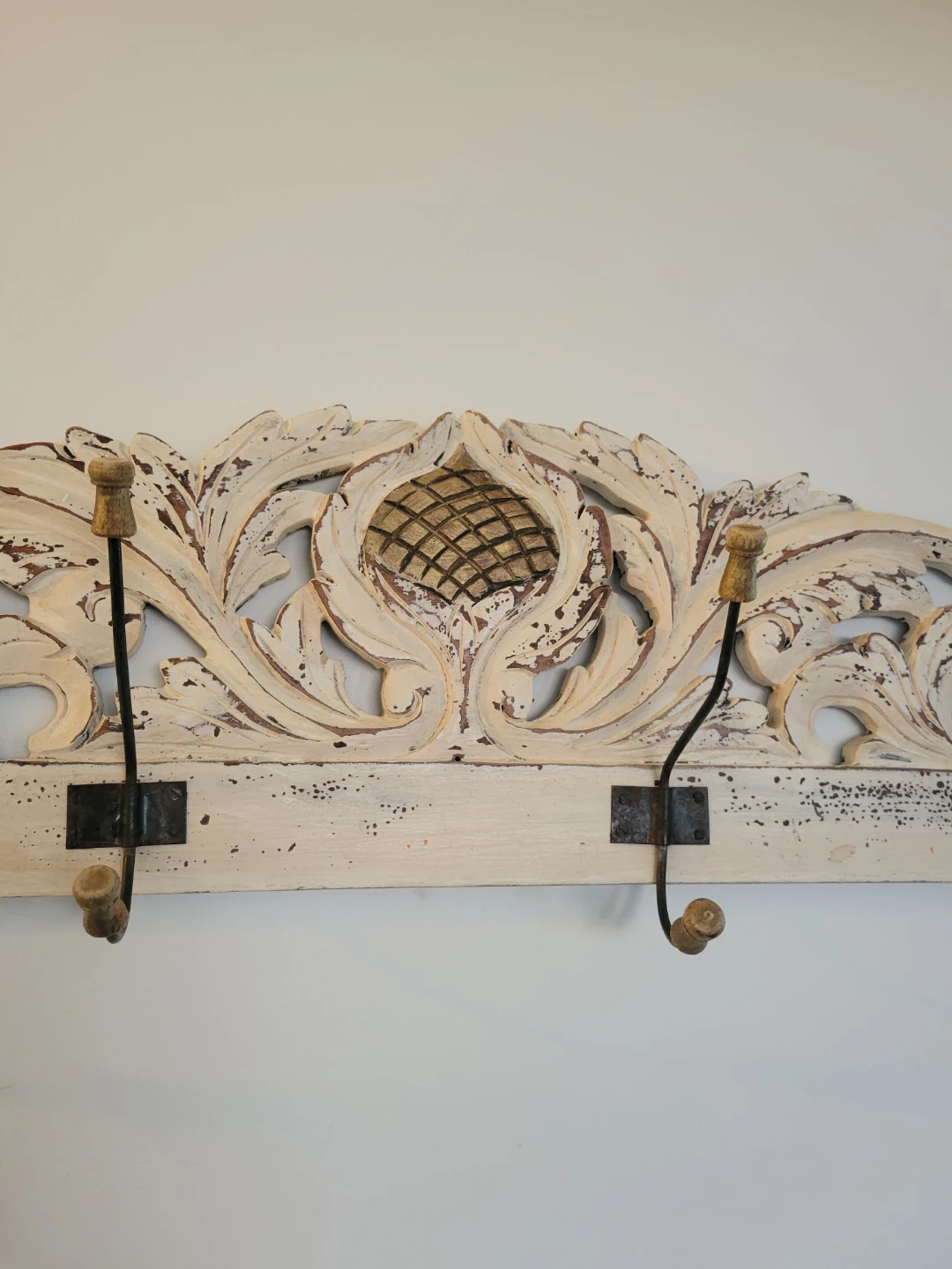 Ornate Distressed Cream Wood Coat Rack - photo 3