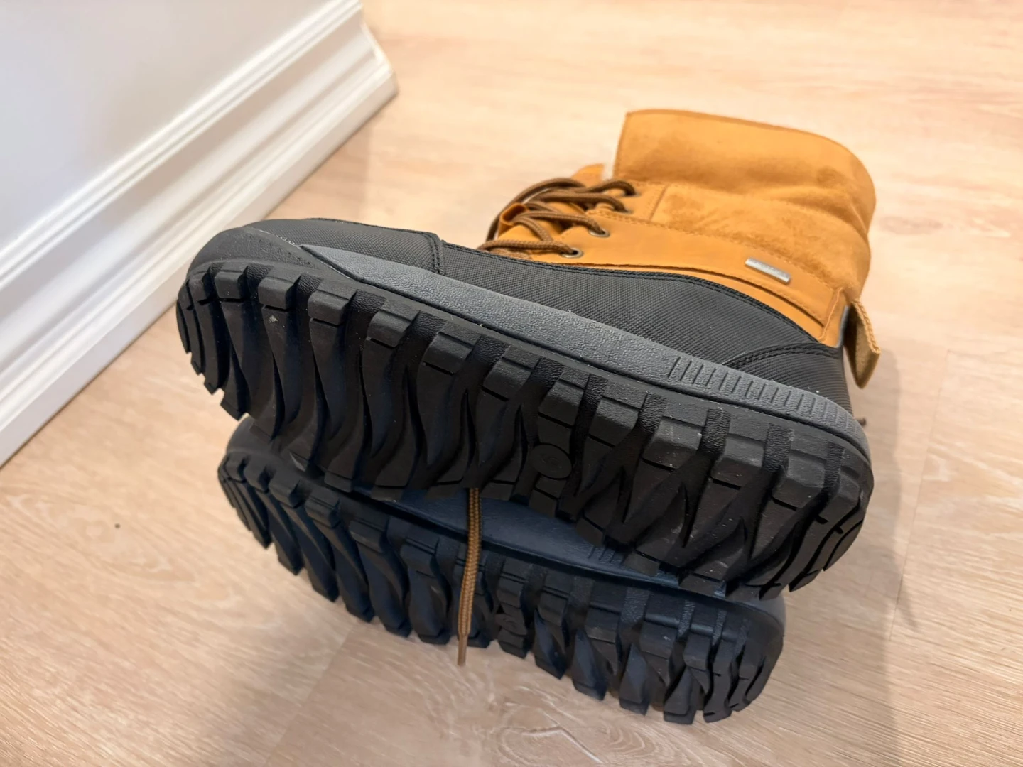 Kuiper Canada Winter Boots - Size 6 - photo 2