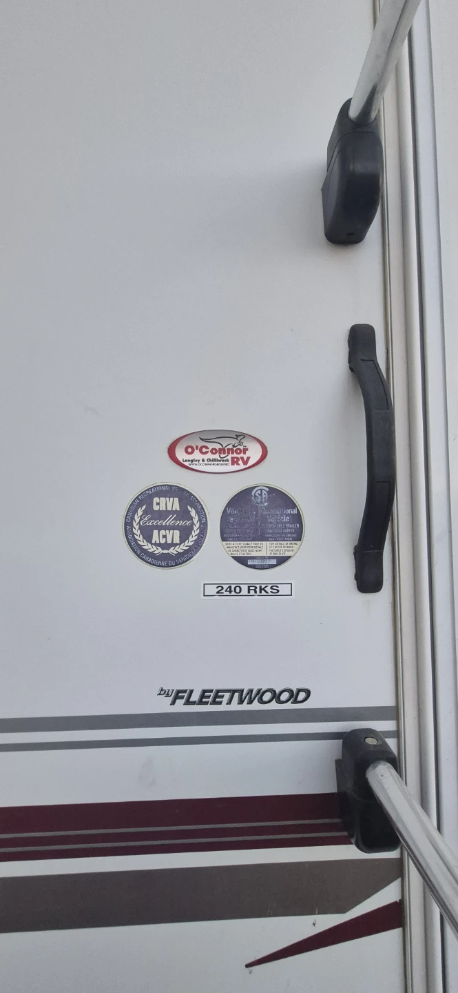 Fleetwood Prowler Classic 240 RKS Travel Trailer - photo 2