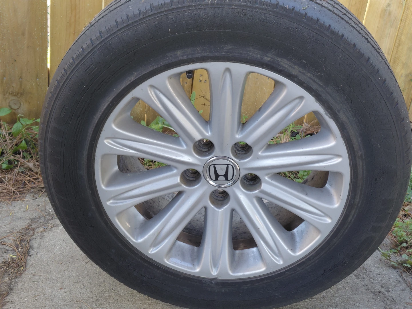 Honda Alloy Wheel with Tire