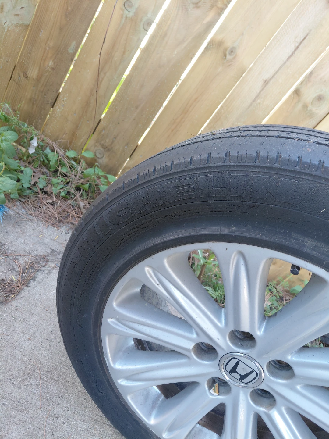 Honda Alloy Wheel with Tire - photo 2