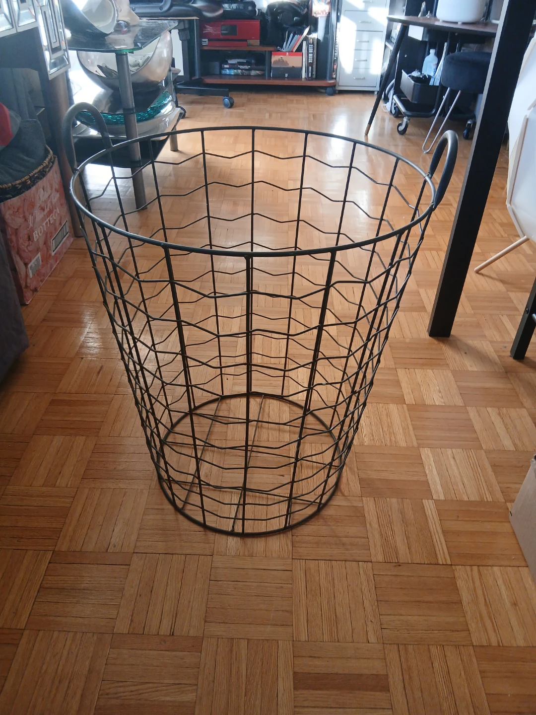 Metal Laundry Basket - photo 2