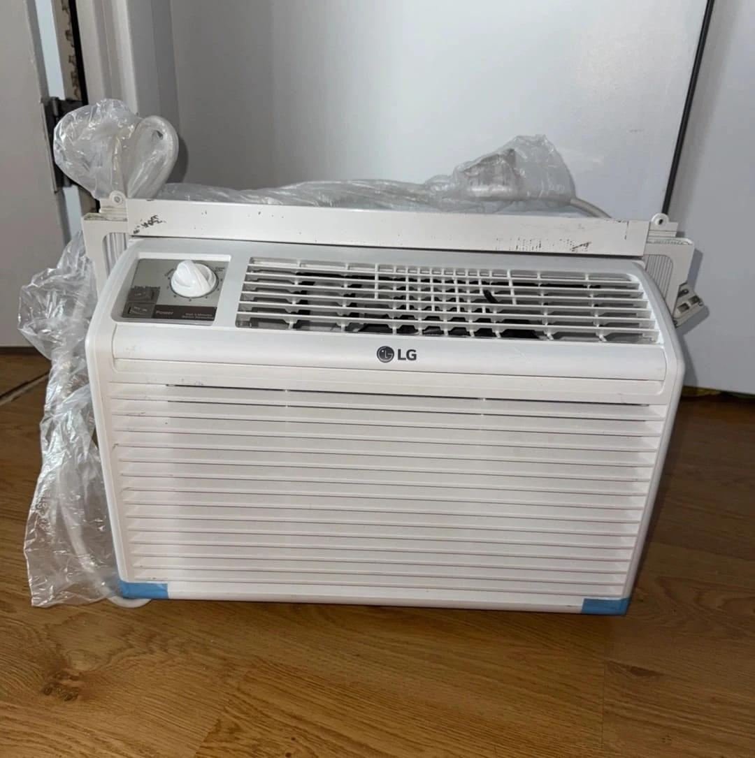 LG Window Air Conditioner - photo 2