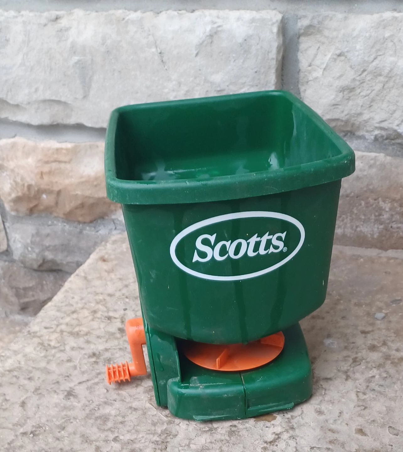 Scotts Handheld Lawn Spreader