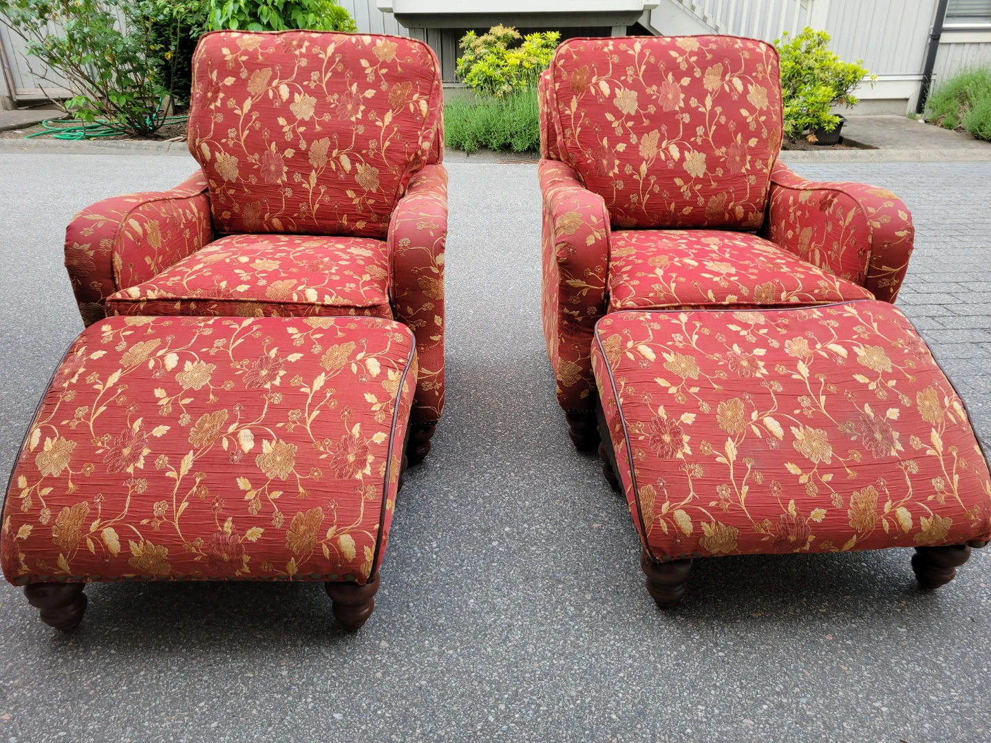 Beautiful Pair of Decor-Rest Armchairs & Matching Ottomans - photo 3