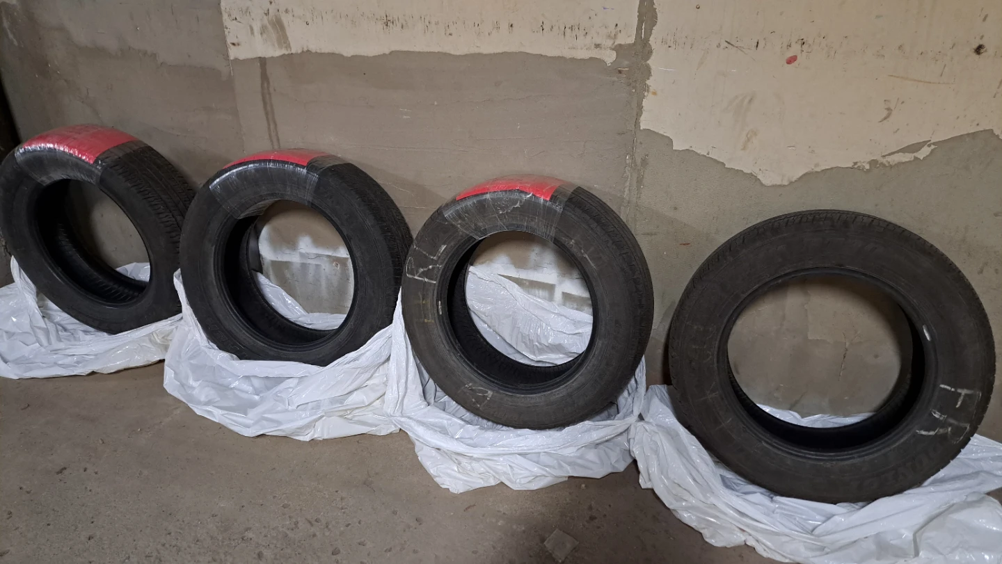 Set of 4 used Dunlop Grandtrek PT20 Tires 225/65/R17 - photo 3