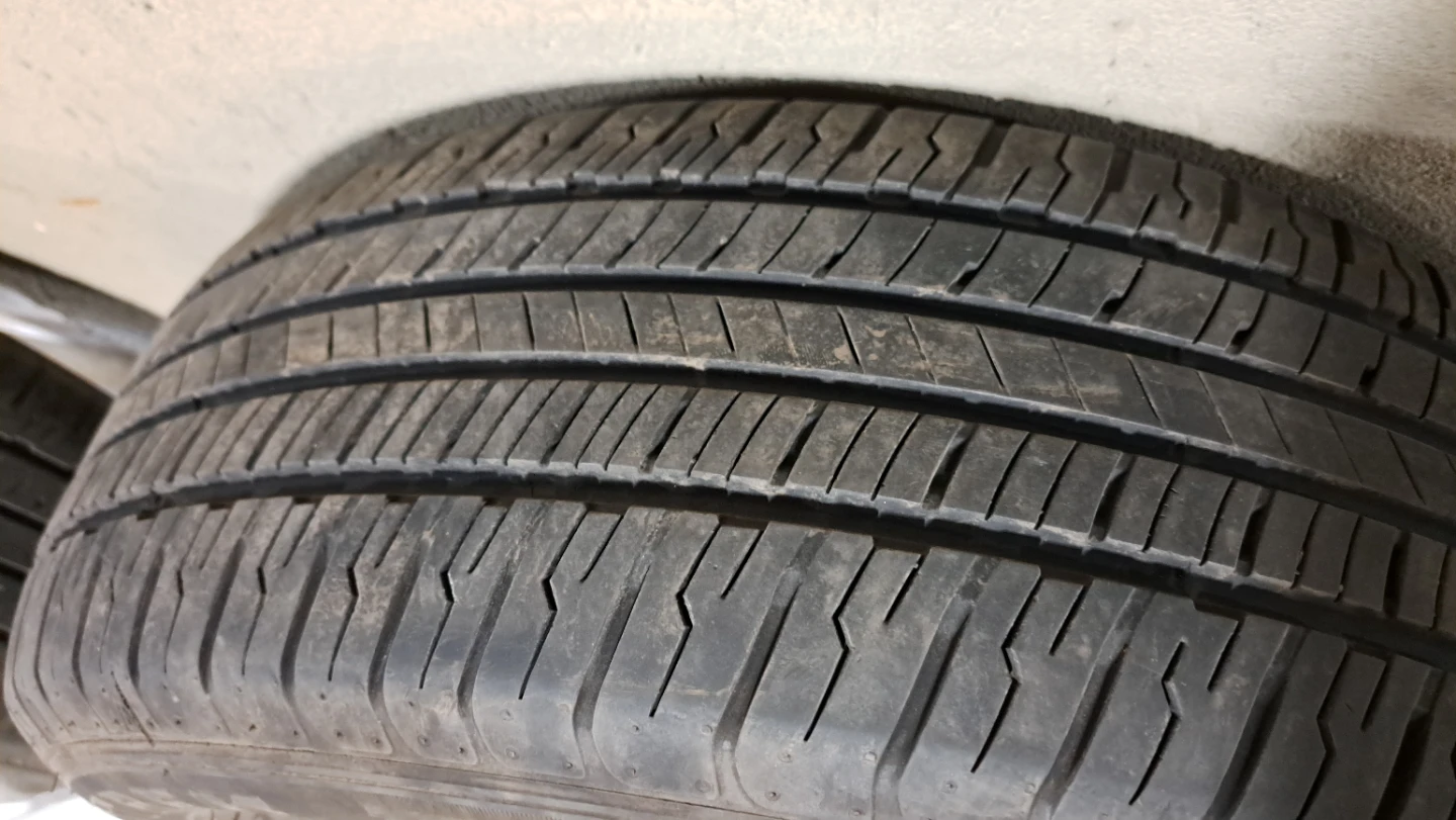 Set of 4 used Dunlop Grandtrek PT20 Tires 225/65/R17 - photo 4