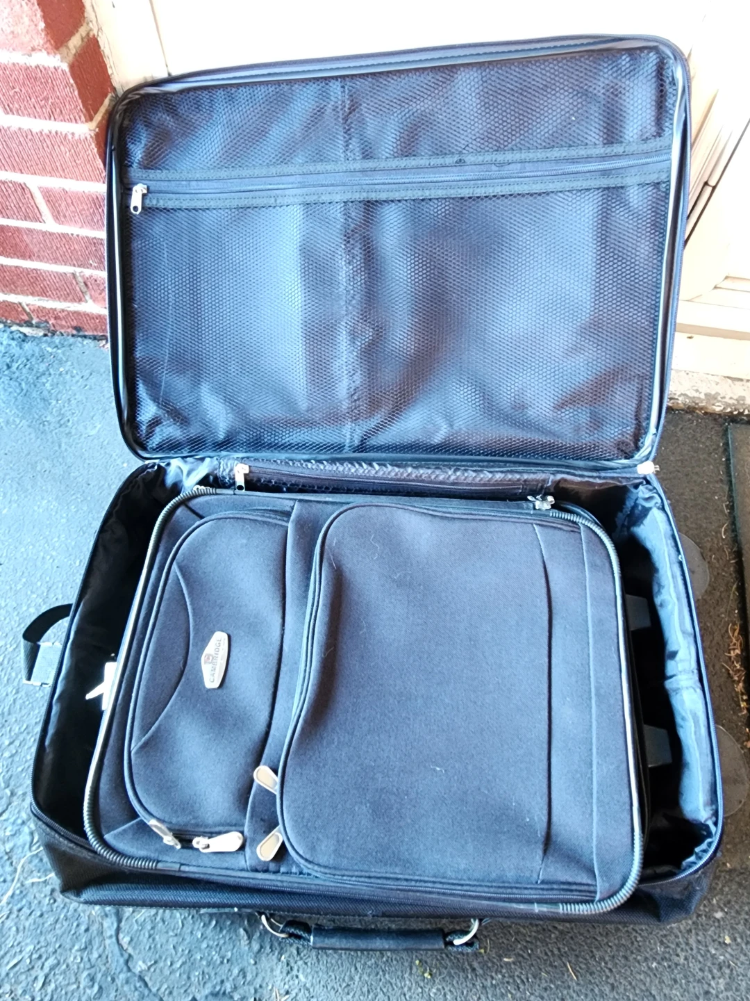 Skyway Luggage Set - 2 Black Suitcases - photo 3