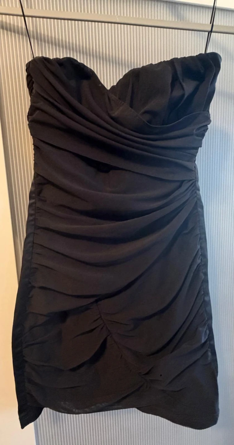 Black Strapless Ruched Dress - photo 2