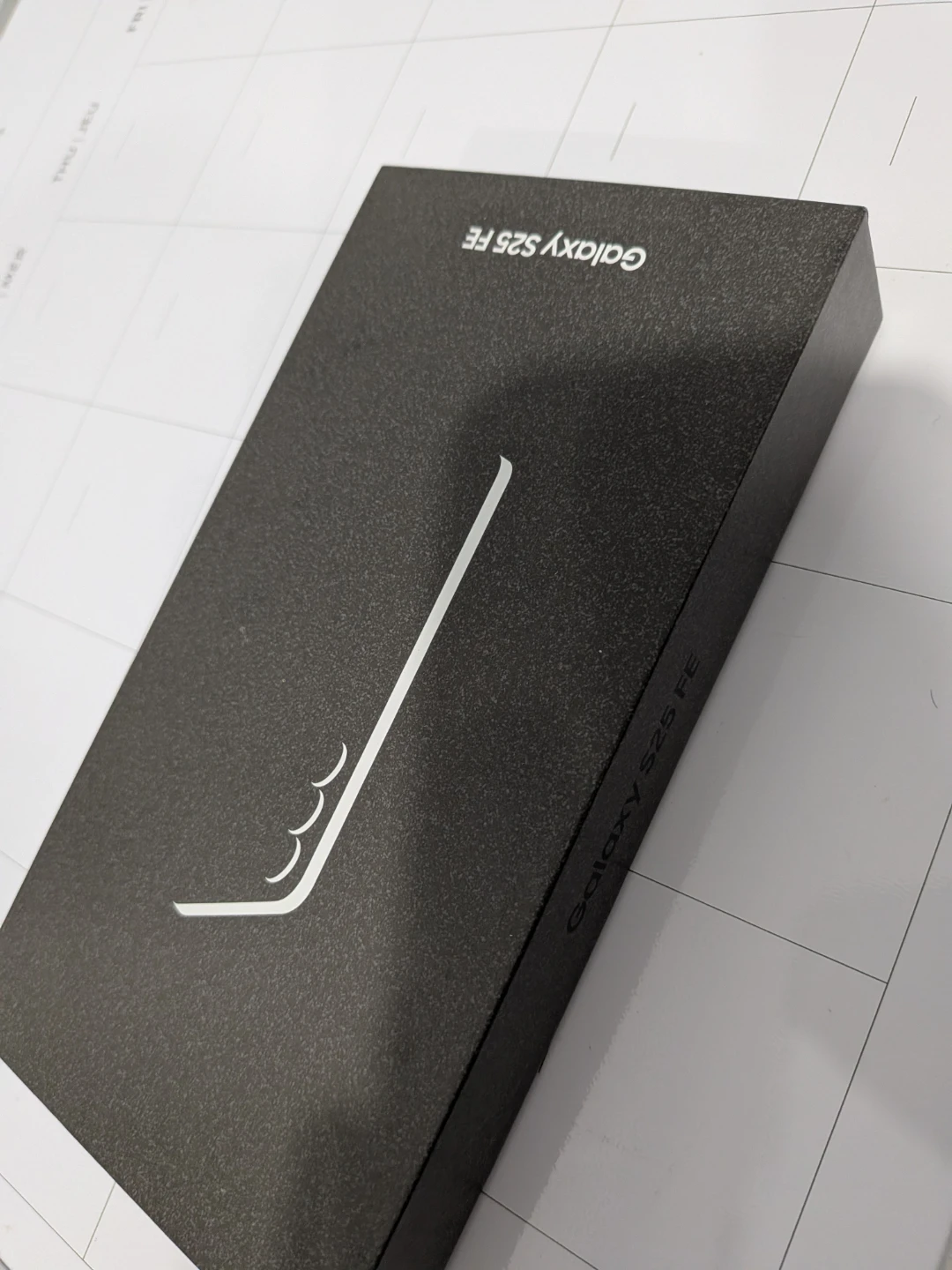Samsung Galaxy S23 FE Smartphone - photo 2