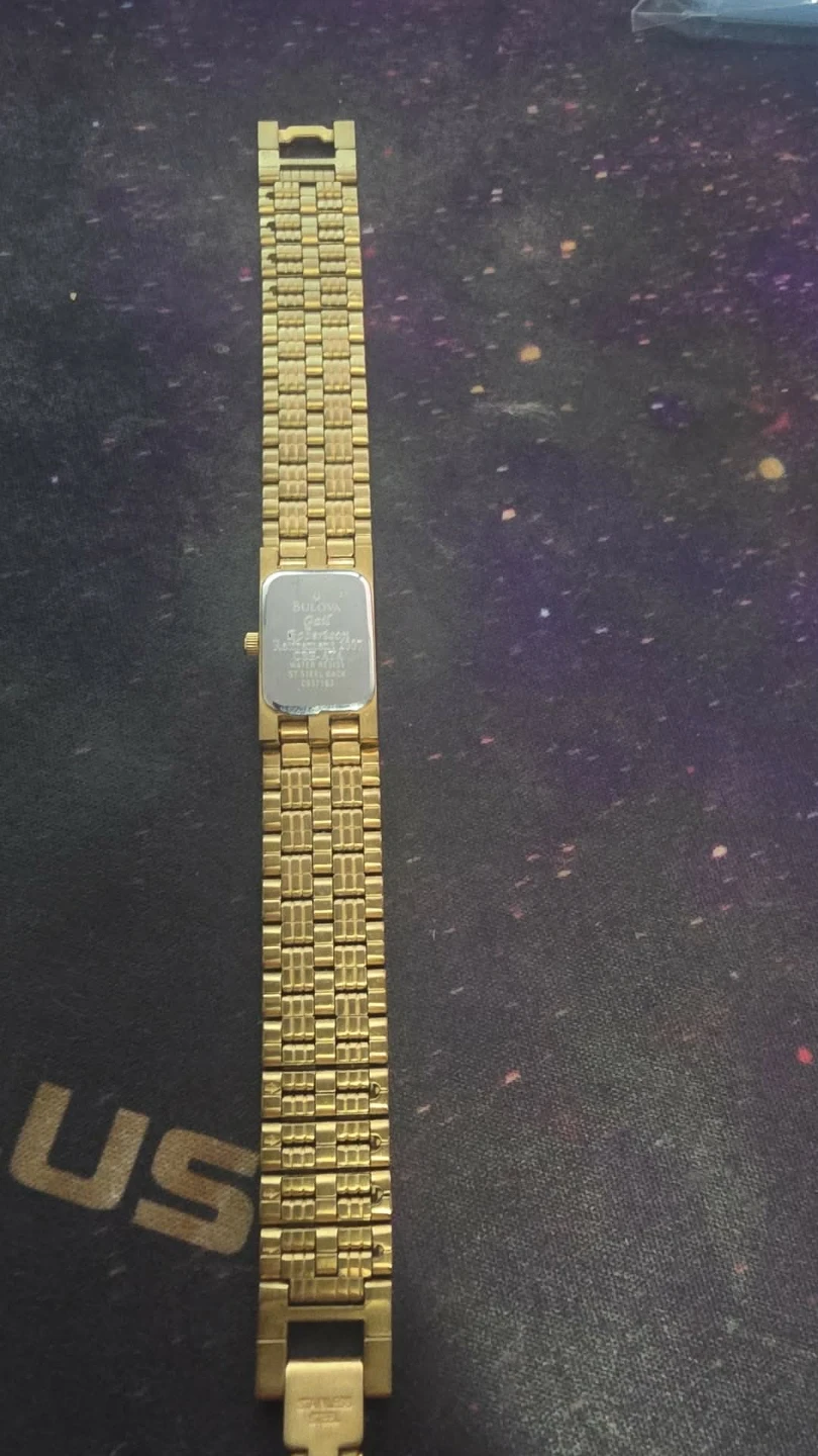 Bulova Swiss Quartz Ladies Watch needs a battery - photo 2