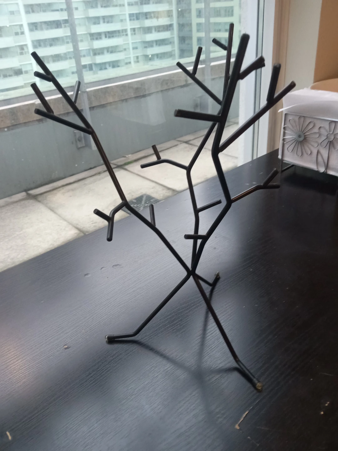 Black metal tree-shaped jewellery holder - photo 2