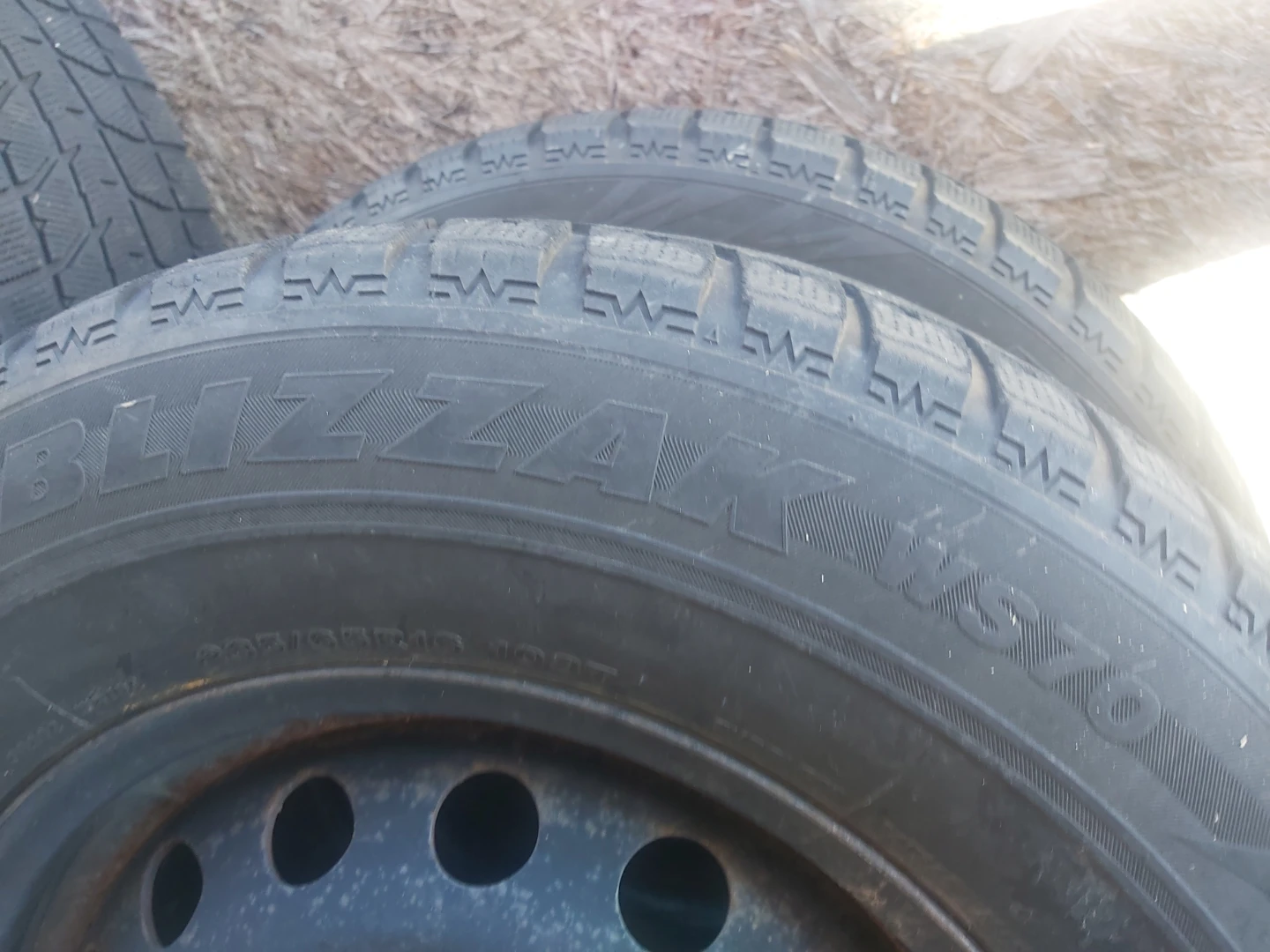 Set of 4 Bridgestone Blizzak Studless Winter Tires