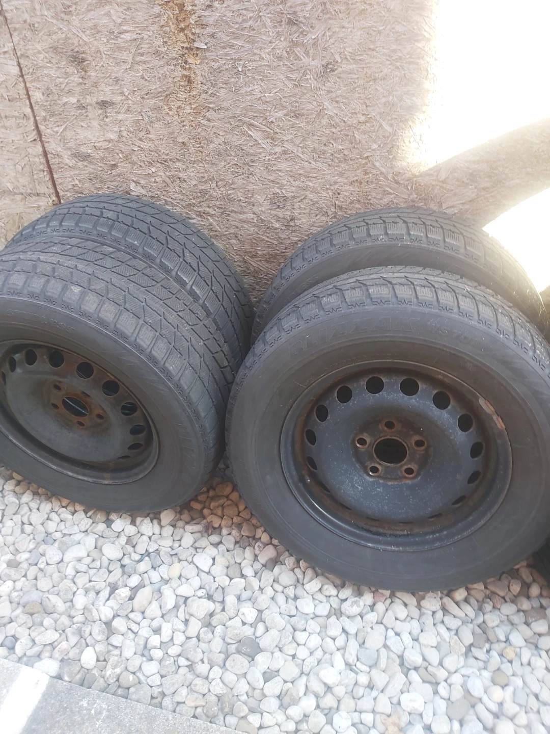 Set of 4 Bridgestone Blizzak Studless Winter Tires - photo 4
