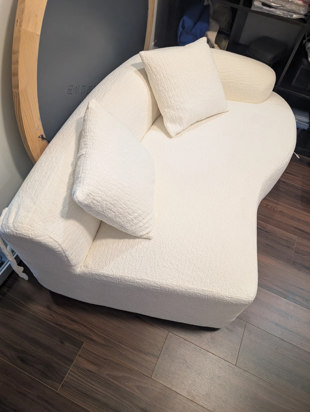 Cream Bouclé Curved Sofa with Two Pillows - photo 2