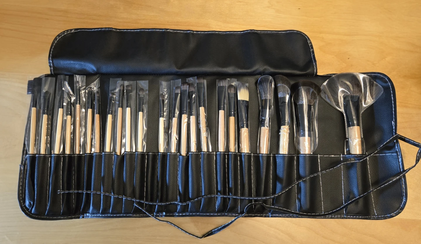 Makeup Brush Set with Black Roll-Up Case