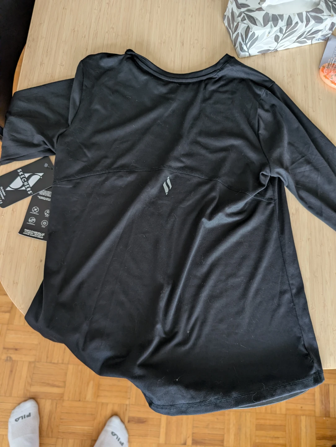 Skechers Black Long Sleeve Top - Medium