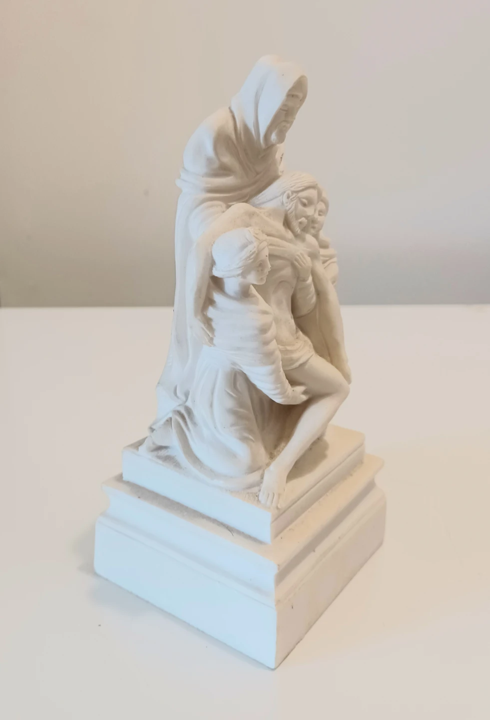 Vtg Signed A. Giannetti  Pieta Figurine - photo 3