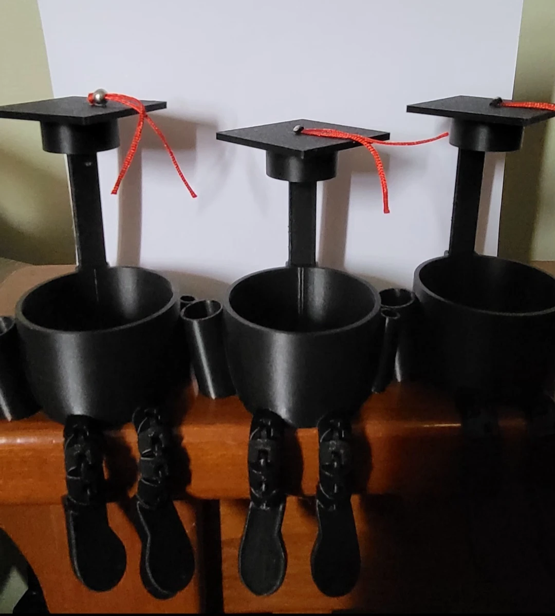 Description 🎓 Kinder Egg Holder – Graduation Edition - photo 3