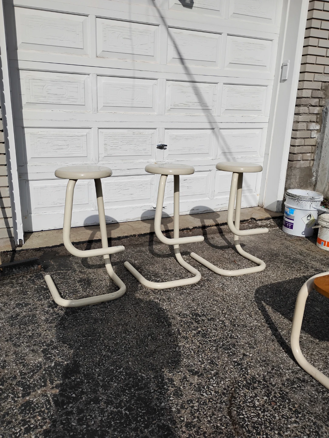 Three MCM Paperclip Stools + Table - photo 3