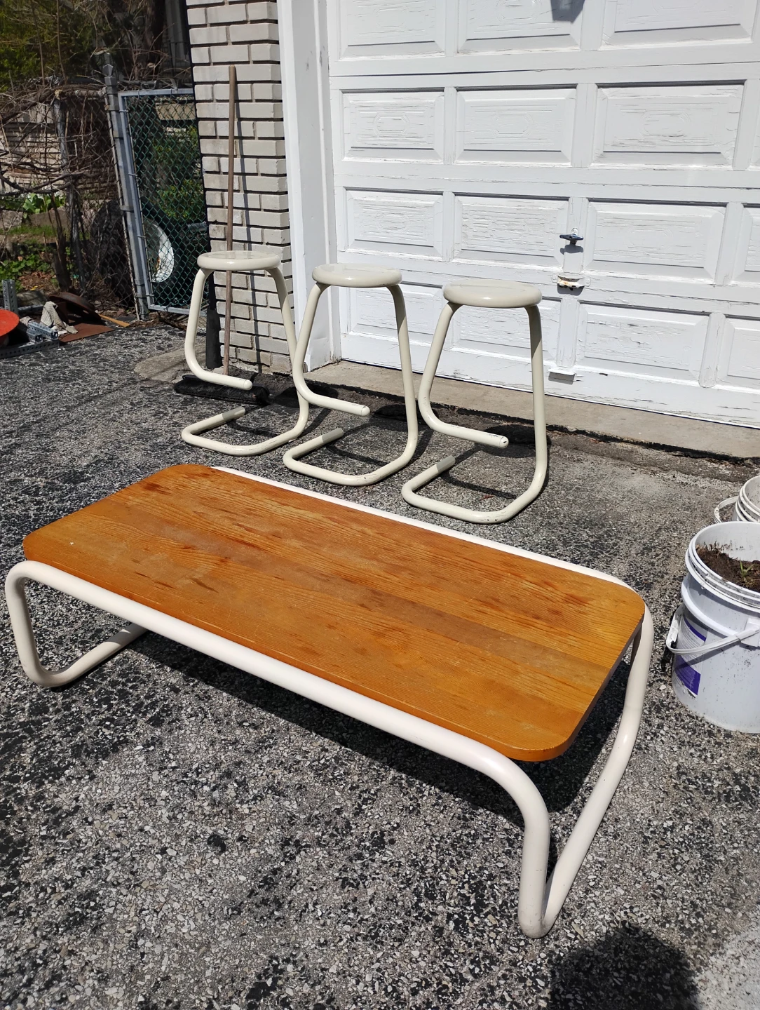 Three MCM Paperclip Stools + Table - photo 5