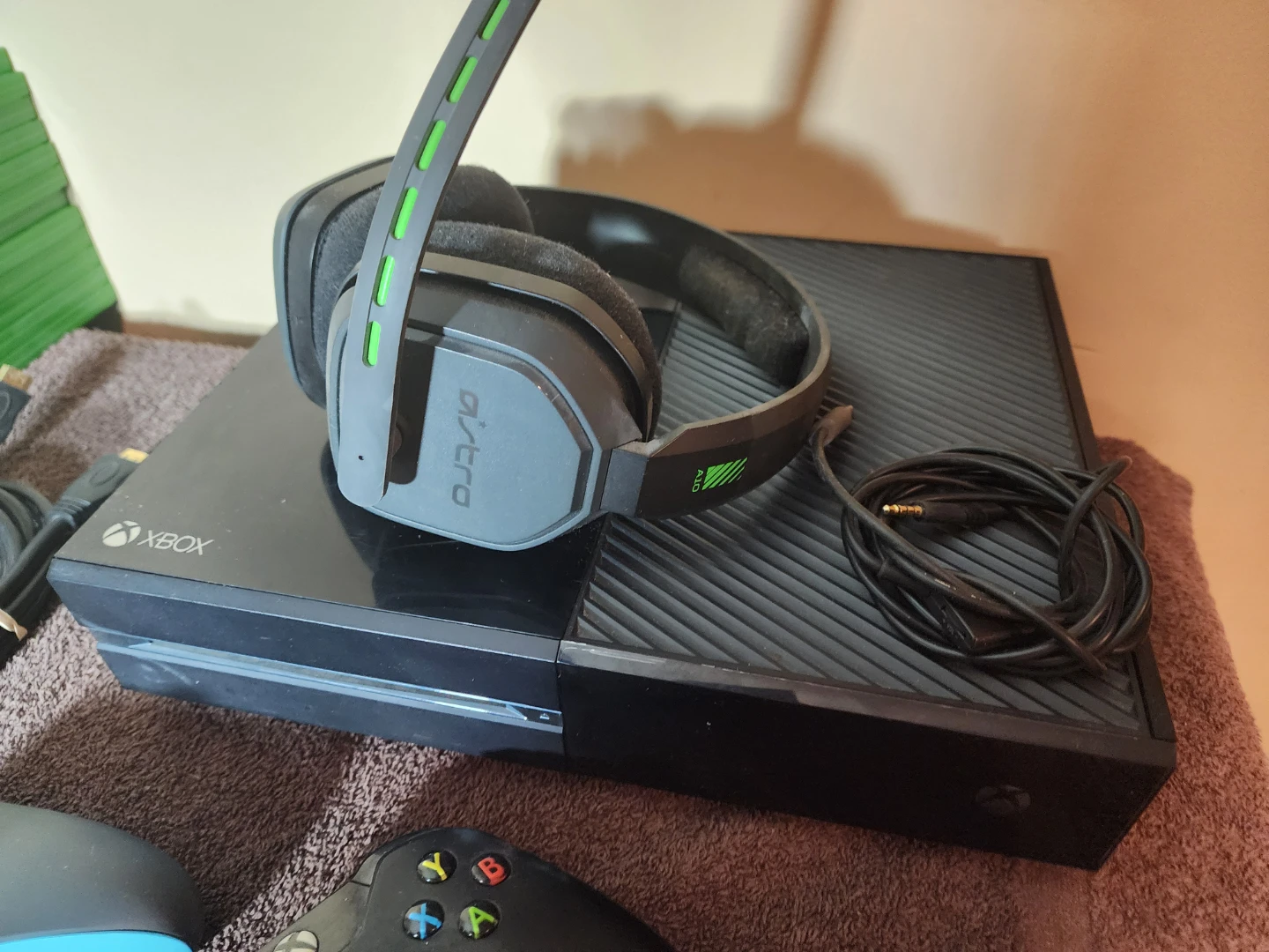 Xbox One Console Bundle with Games and Accessories - photo 2