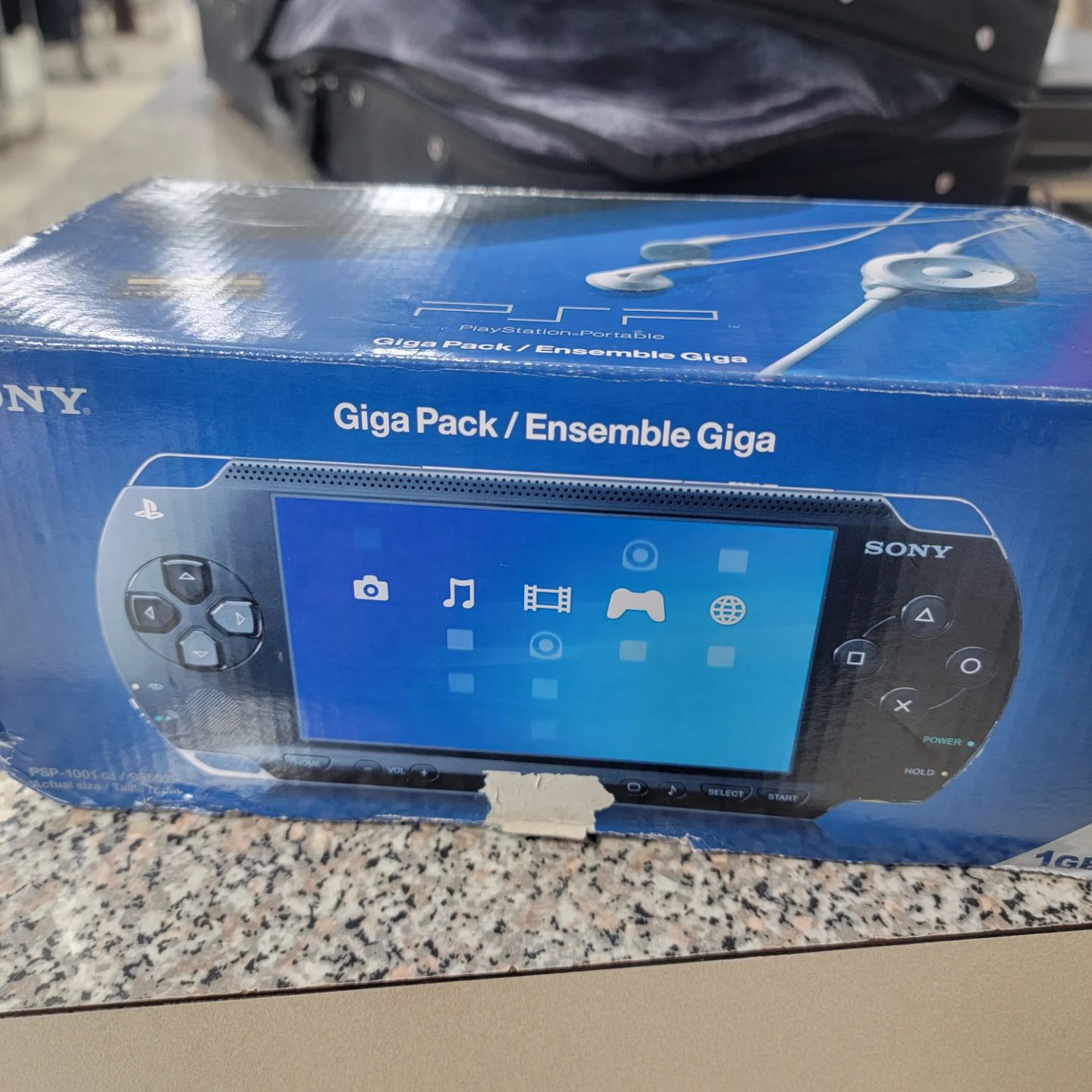 Sony PSP 1000  Giga Pack Bundle(for parts) - photo 2
