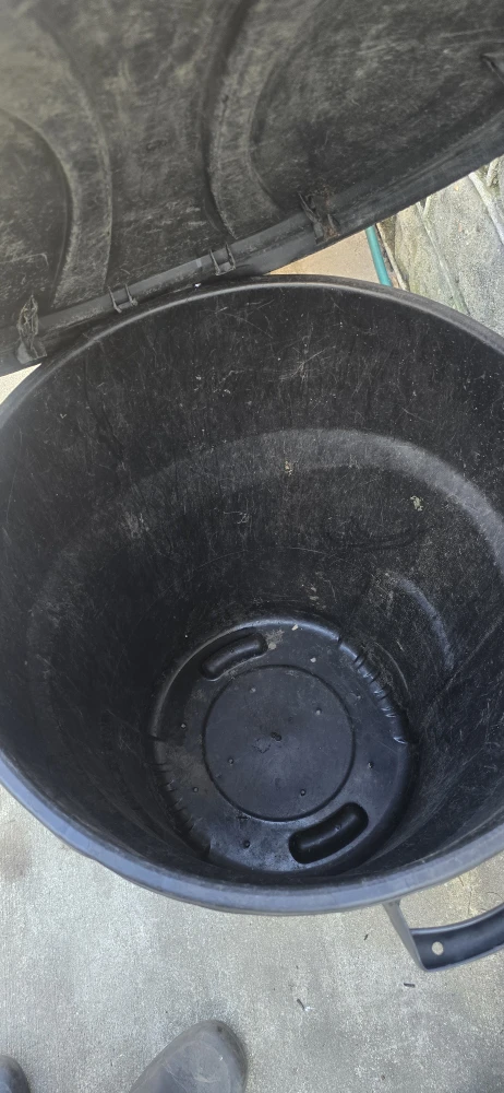 Black Trash Can with Lid - photo 2