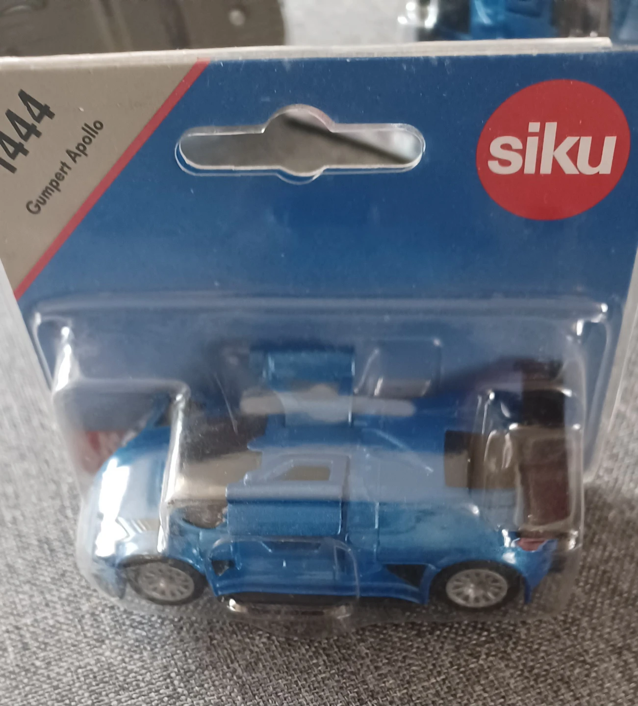 Siku 1444 Gumpert Apollo Toy Car - photo 2