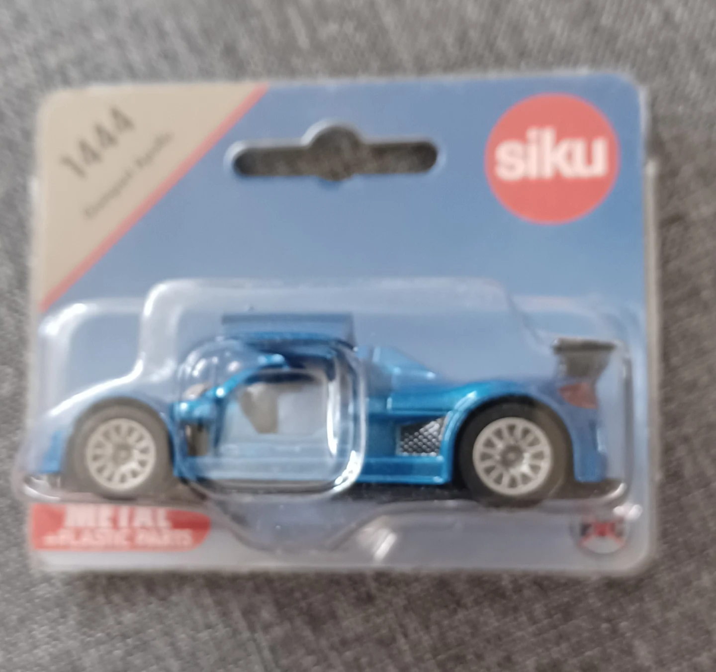 Siku 1444 Gumpert Apollo Toy Car - photo 3