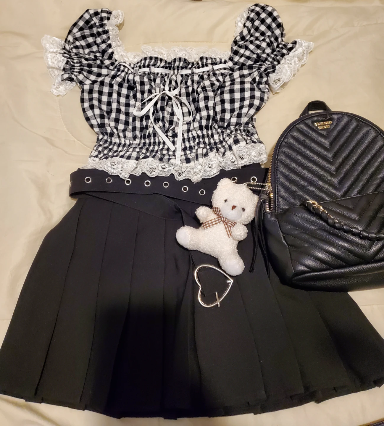 Classic black pleated mini skirt with heart buckle belt