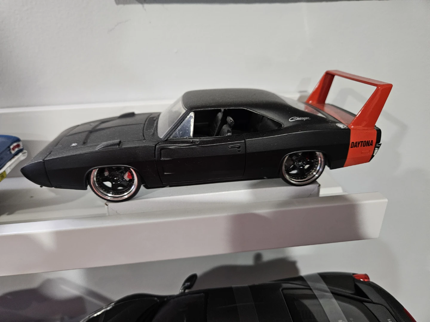 1/24 Assorted die-cast Model Cars - photo 4