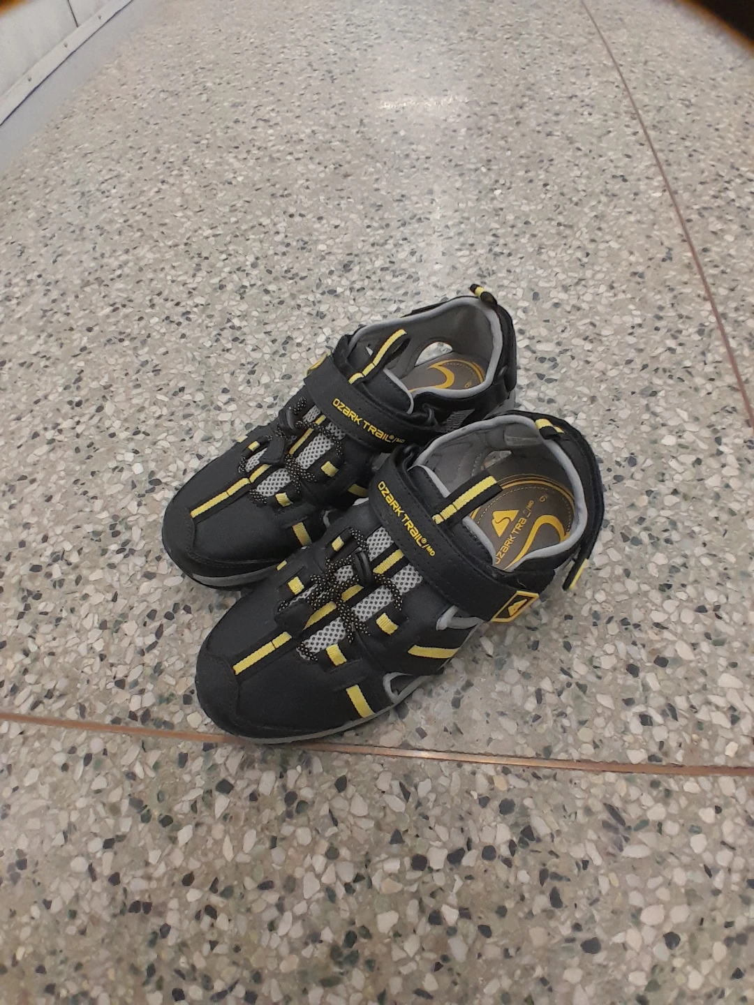 Ozark Trail Water Shoes - Black/Yellow Men's Size 9
