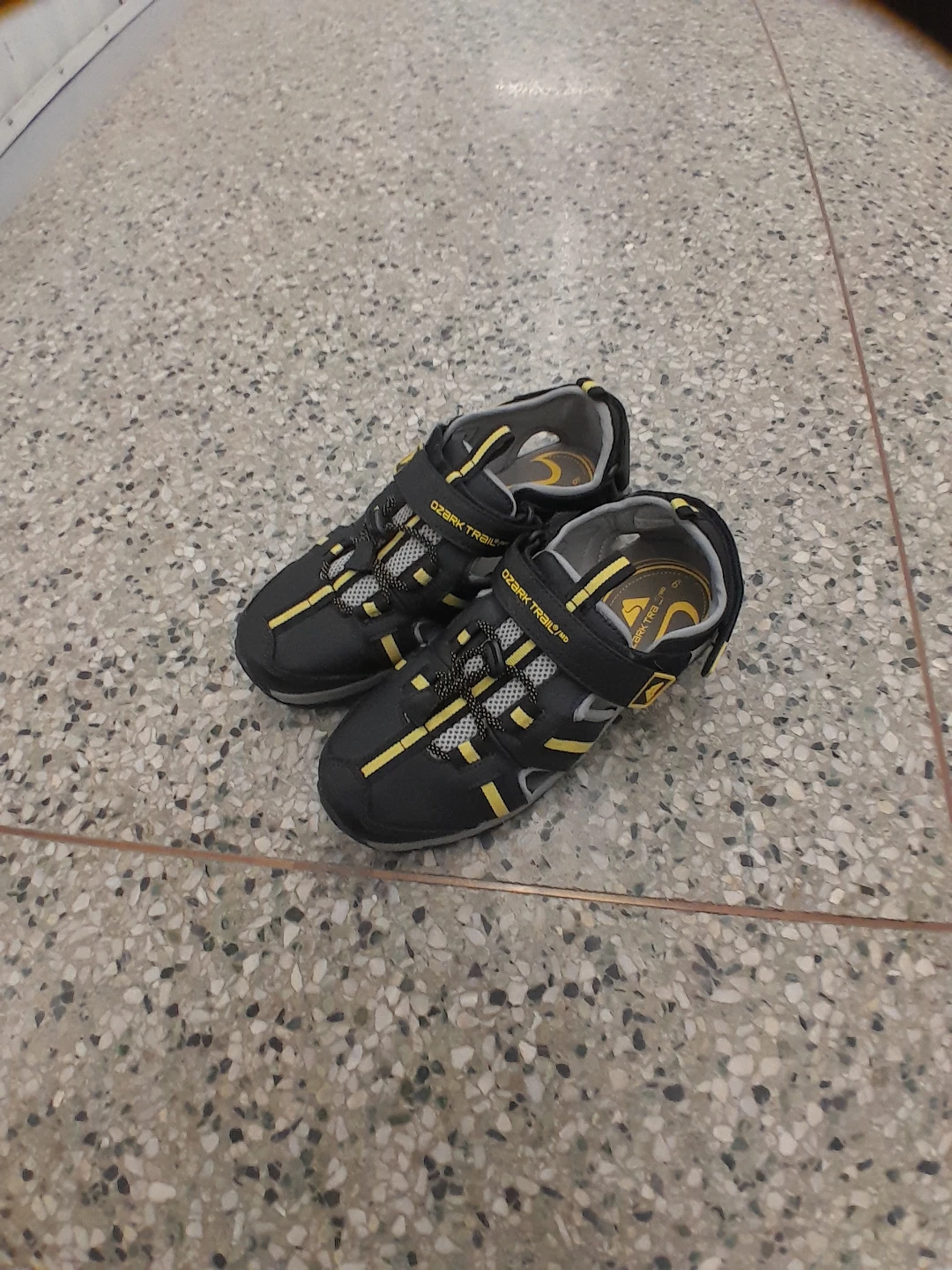 Ozark Trail Water Shoes - Black/Yellow Men's Size 9 - photo 2