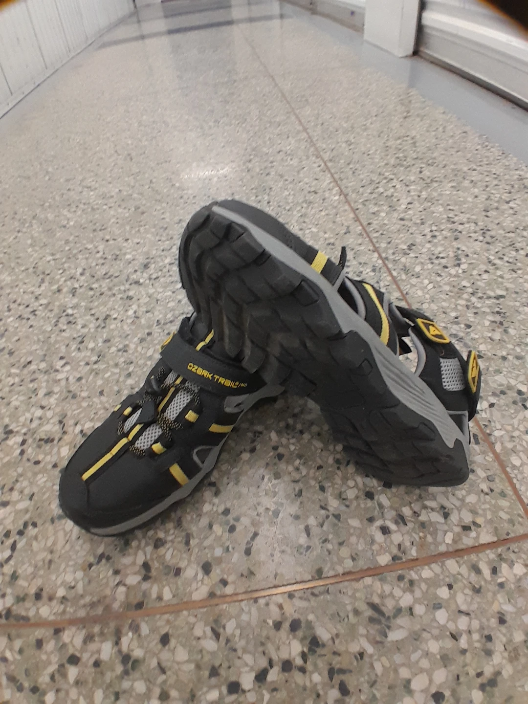 Ozark Trail Water Shoes - Black/Yellow Men's Size 9 - photo 3