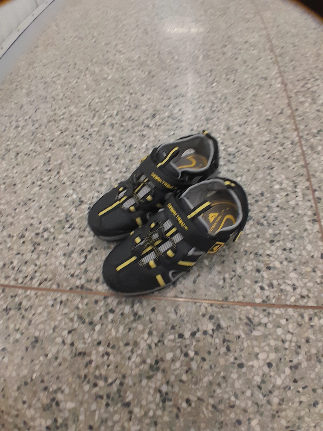 Ozark Trail Water Shoes - Black/Yellow Men's Size 9 - photo 4