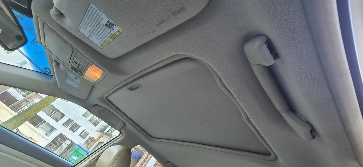 2011 Toyota Camry XLE - photo 2