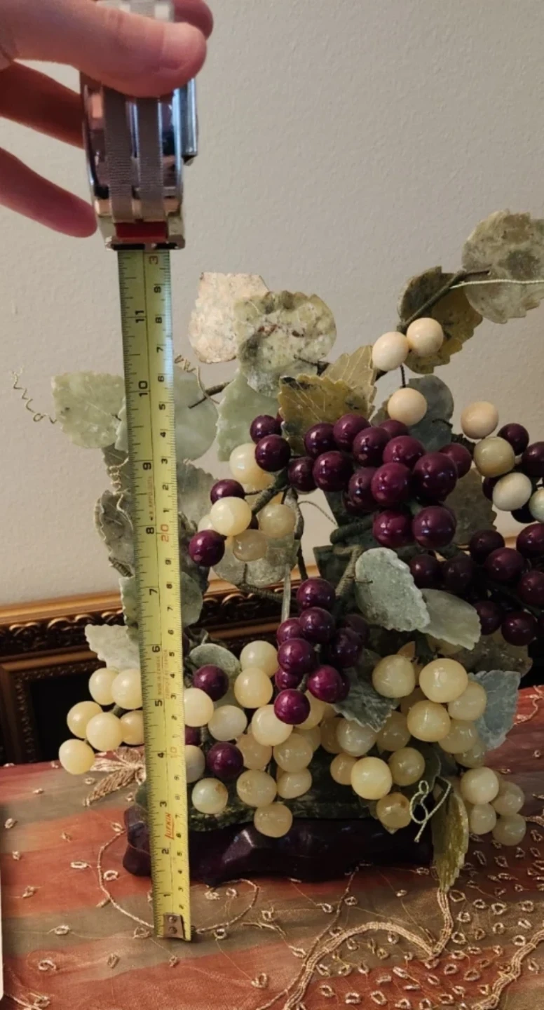 Jade Grapes Sculpture - photo 2
