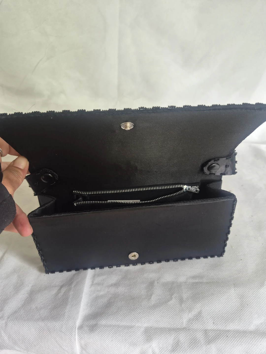 Black beaded clutch purse with floral design - photo 2