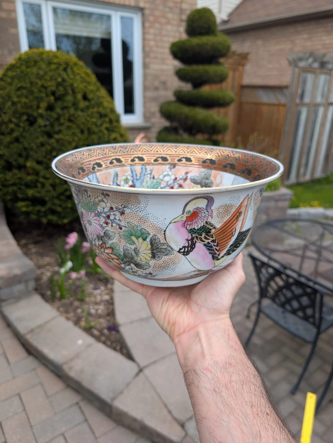 Chinese Macau porcelain  Bowl with Bird and Floral Design