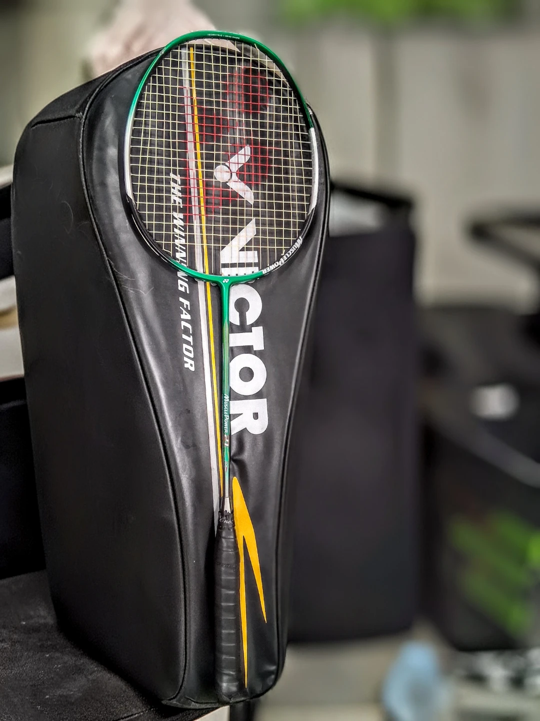 Yonex & Victor Badminton Racquets with Cases - photo 3