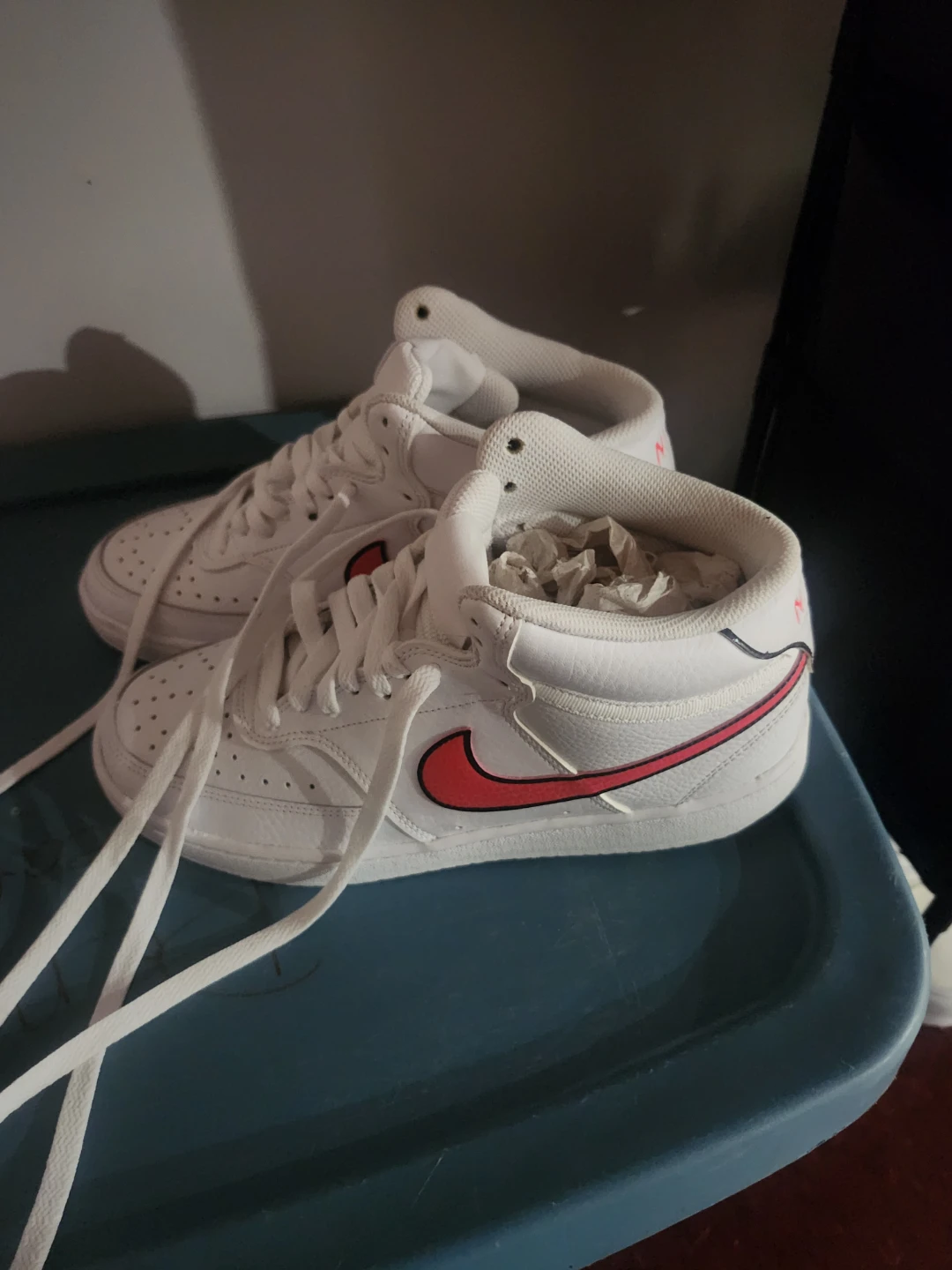 Nike White & Red Sneakers