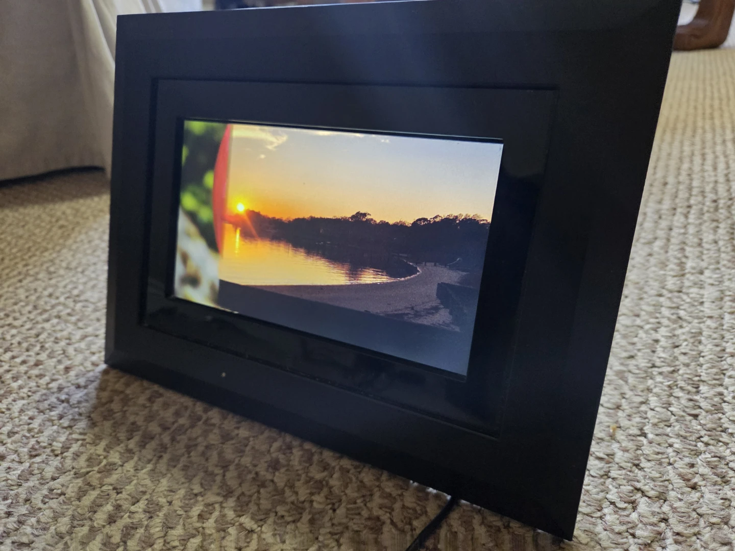 Kodak EasyShare SV811 Digital Photo Frame - photo 2