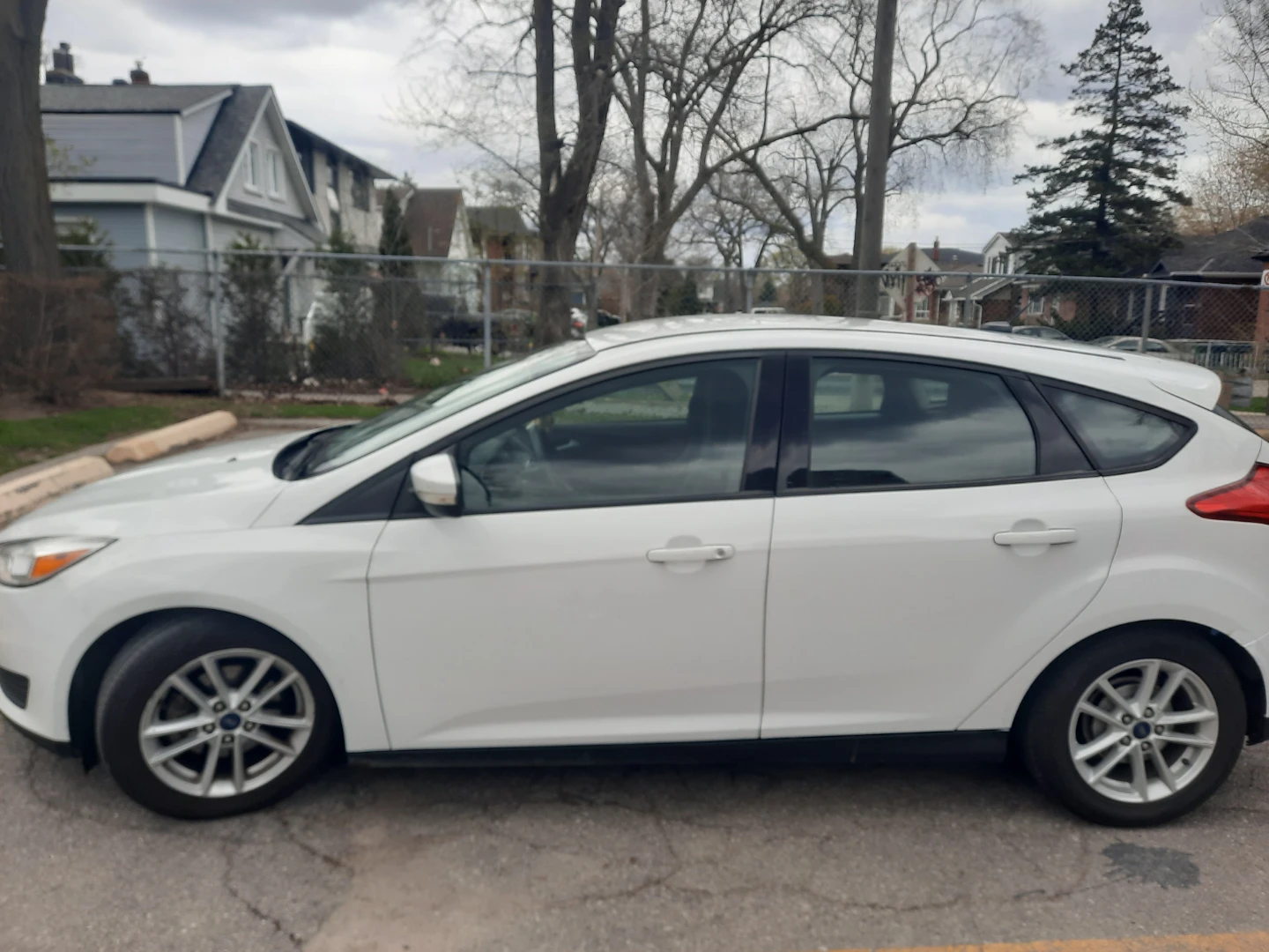 2018 Ford Focus SE 5-Door Hatchback