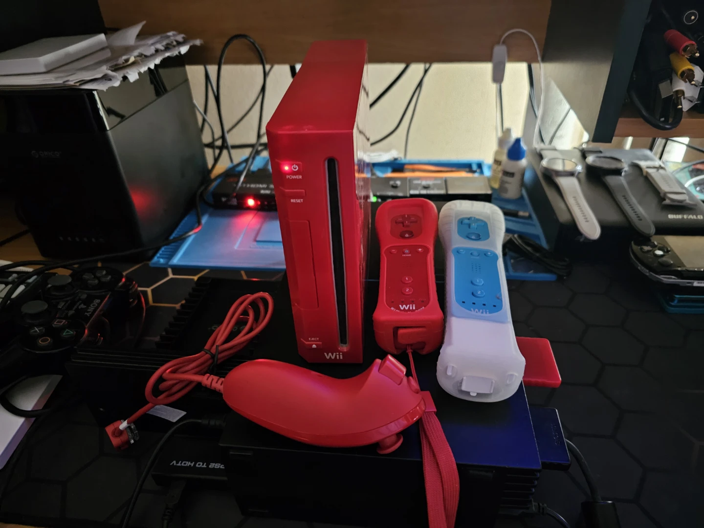 Modded Wii 128GB sd with 2 remotes & Wireless antenna