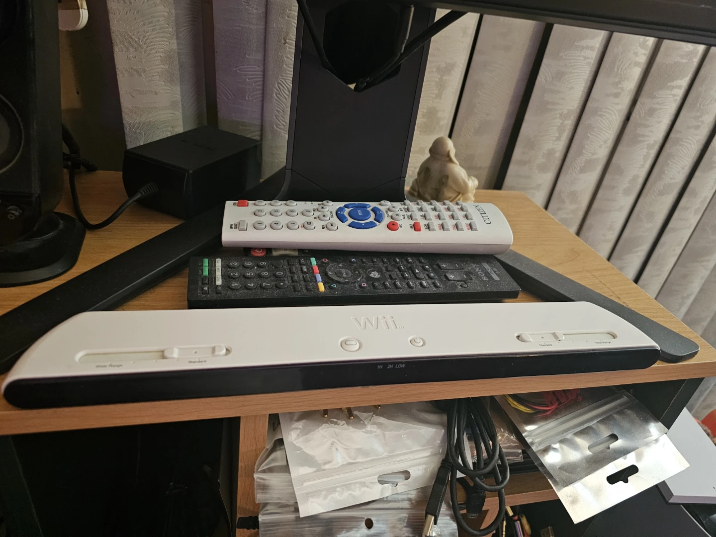 Modded Wii 128GB sd with 2 remotes & Wireless antenna - photo 3