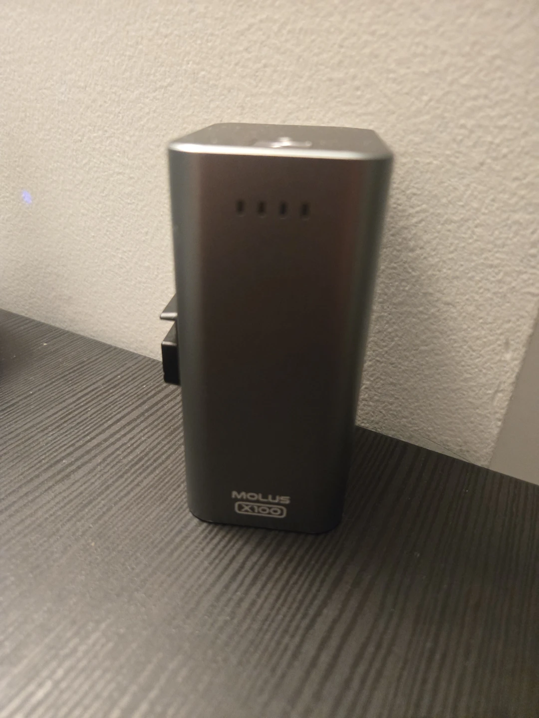 Zhiyun MOLUS X100 Detachable Grip Battery – Excellent Condition - photo 3