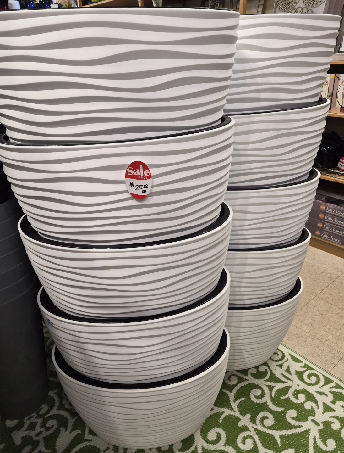 New Oval Planter Pot with removable insert $20 each wow - photo 2